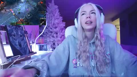 stage Kylie Sinner  brand CLITBAIT online show from 11.24.25