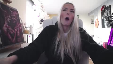 stage Kylie Sinner  brand CLITBAIT online show from 12.17.25