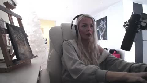 Snapshot of tinykylie chatting on 02.11.26 stage Kylie Sinner brand CLITBAIT online show from 02.11.26