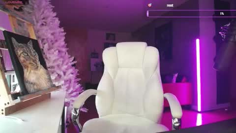 Snapshot of tinykylie chatting on 02.13.26 stage Kylie Sinner brand CLITBAIT online show from 02.13.26