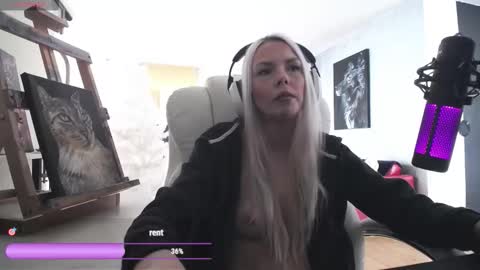 Snapshot of tinykylie chatting on 02.22.26 stage Kylie Sinner brand CLITBAIT online show from 02.22.26