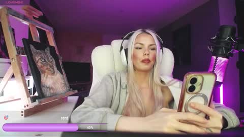 Snapshot of tinykylie chatting on 02.27.26 stage Kylie Sinner brand CLITBAIT online show from 02.27.26