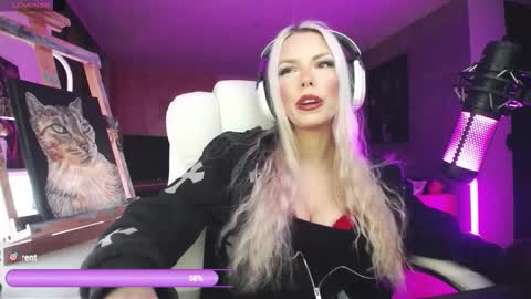 Snapshot of tinykylie chatting on 03.01.26 stage Kylie Sinner brand CLITBAIT online show from 03.01.26