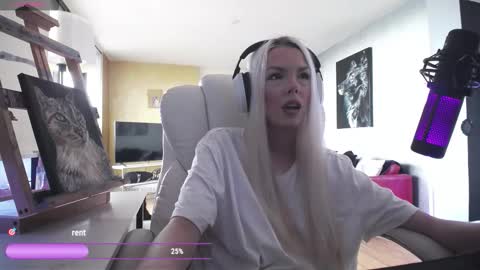 Snapshot of tinykylie chatting on 03.11.26 stage Kylie Sinner brand CLITBAIT online show from 03.11.26