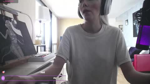 Snapshot of tinykylie chatting on 04.15.26 stage Kylie Sinner brand CLITBAIT online show from 04.15.26