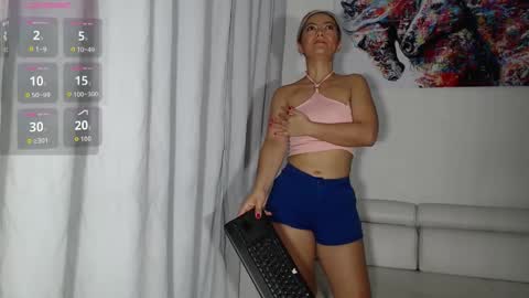 Snapshot of tinymilf_ chatting on 10.07.25 Miss Natty online show from 10.07.25