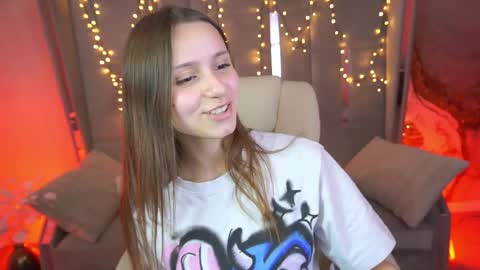 Snapshot of tinynataliee chatting on 04.28.26 tinynataliee online show from 04.28.26