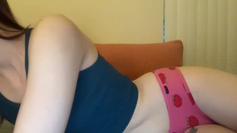 Snapshot of tinytittytia chatting on 03.08.25 Tia online show from 03.08.25
