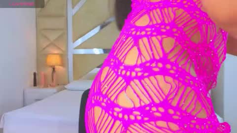 Tiphani Walker online show from 11.02.25