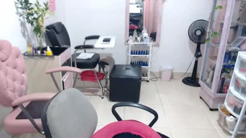 Snapshot of titsbiglovers chatting on 04.18.26 DIVA online show from 04.18.26
