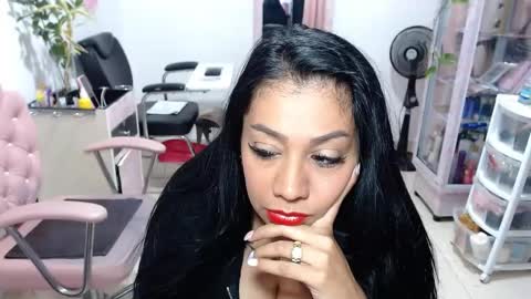 Snapshot of titsbiglovers chatting on 04.19.26 DIVA online show from 04.19.26