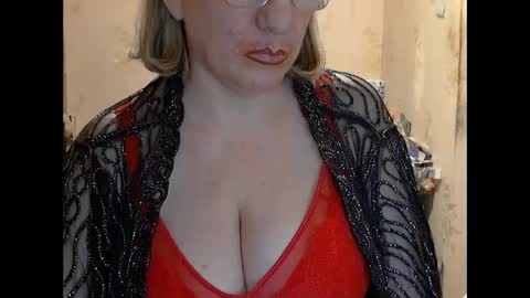 Snapshot of tittylina chatting on 12.19.24 tittylina online show from 12.19.24