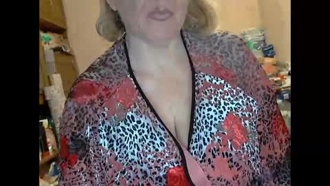 Snapshot of tittylina chatting on 09.29.25 tittylina online show from 09.29.25