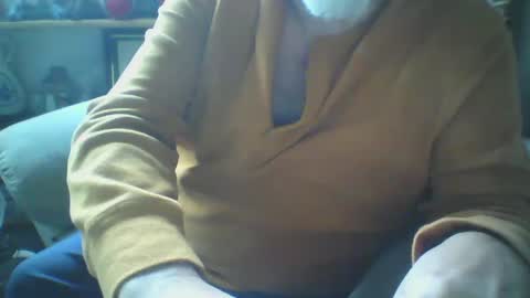 Snapshot of tittyloverr69 chatting on 12.12.24 tittyloverr69 online show from 12.12.24