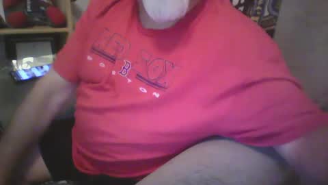 Snapshot of tittyloverr69 chatting on 12.18.24 tittyloverr69 online show from 12.18.24