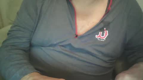 Snapshot of tittyloverr69 chatting on 12.19.24 tittyloverr69 online show from 12.19.24