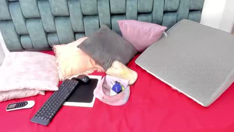 Snapshot of tivizaylove chatting on 10.23.25 Tivizay online show from 10.23.25