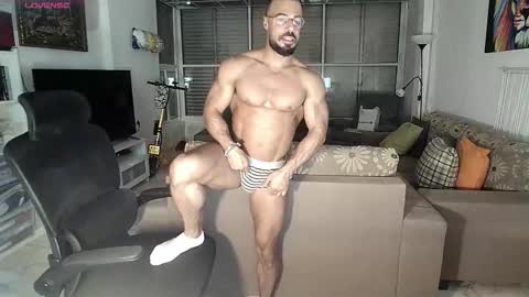 Snapshot of todd_dantes chatting on 11.07.25 Todd online show from 11.07.25