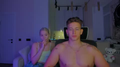 Snapshot of todojuntos chatting on 07.25.26 Ariana and Oliver online show from 07.25.26