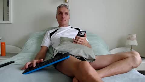Daniel Bisexual uncut 20cm online show from 09.21.25