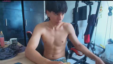 Snapshot of tokio2005 chatting on 12.14.25 tokio2005 online show from 12.14.25