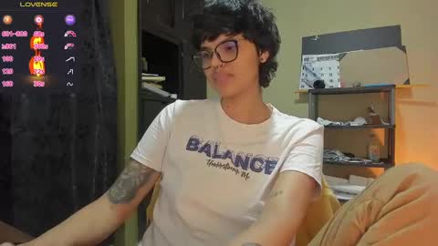 Snapshot of tokyo_uwu chatting on 12.23.24 sofi 3 online show from 12.23.24