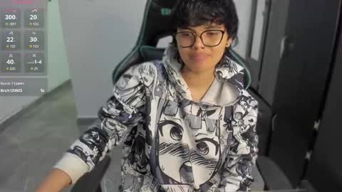 Snapshot of tokyo_uwu chatting on 12.27.24 sofi 3 online show from 12.27.24