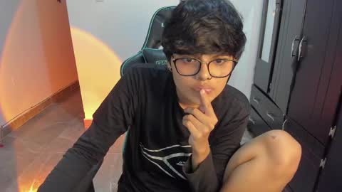 Snapshot of tokyo_uwu chatting on 01.07.25 sofi 3 online show from 01.07.25