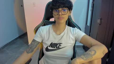 Snapshot of tokyo_uwu chatting on 01.23.25 sofi 3 online show from 01.23.25