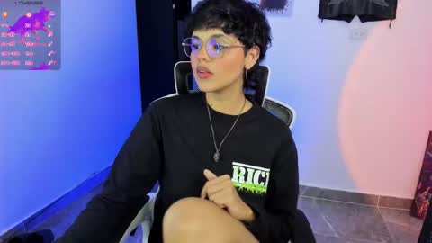 Snapshot of tokyo_uwu chatting on 10.21.25 sofi 3 online show from 10.21.25