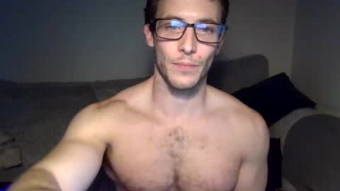 Snapshot of tom90ukx chatting on 03.07.25 tom90ukx online show from 03.07.25