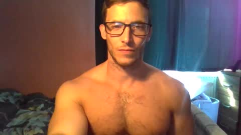 Snapshot of tom90ukx chatting on 09.22.25 tom90ukx online show from 09.22.25