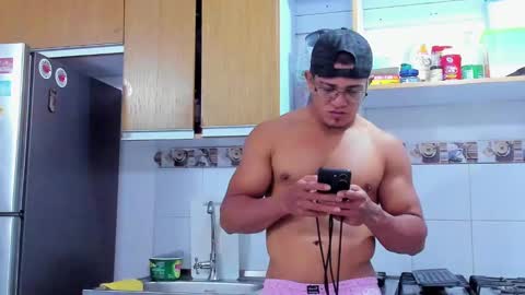 Snapshot of tom_kingfit chatting on 12.03.24 SPORTSFIT29 online show from 12.03.24