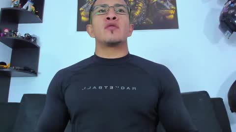 Snapshot of tom_kingfit chatting on 01.06.25 SPORTSFIT29 online show from 01.06.25