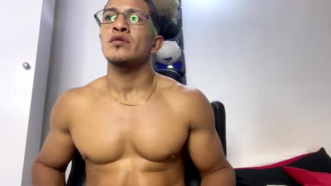 Snapshot of tom_kingfit chatting on 02.09.25 SPORTSFIT29 online show from 02.09.25