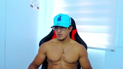 Snapshot of tom_kingfit chatting on 11.05.25 SPORTSFIT29 online show from 11.05.25