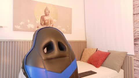 Tom muscle1 online show from 11.20.25