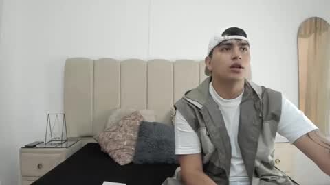 Snapshot of tomasandalejo chatting on 12.01.25 TomasANDalejo online show from 12.01.25