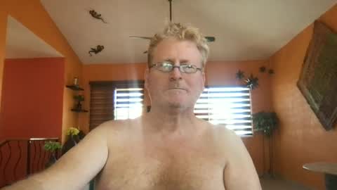 Snapshot of tomascausa chatting on 06.23.26 Hola online show from 06.23.26