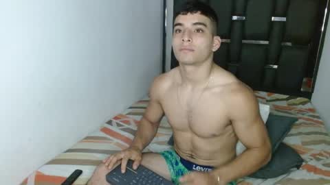 Snapshot of tomaz_18 chatting on 04.19.26 tomaz_18 online show from 04.19.26