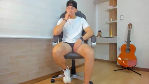 Tom Bardem online show from 12.15.25