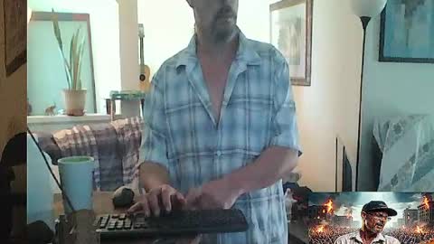 Snapshot of tomcatsawyer chatting on 05.19.26 sirmuggsalot online show from 05.19.26
