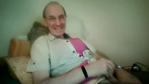 Snapshot of tomislav321 chatting on 04.18.26 tomislav321 online show from 04.18.26