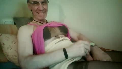 Snapshot of tomislav321 chatting on 04.26.26 tomislav321 online show from 04.26.26