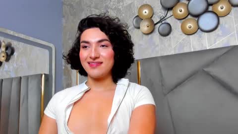 Snapshot of tomlondon_ chatting on 02.18.25   online show from 02.18.25