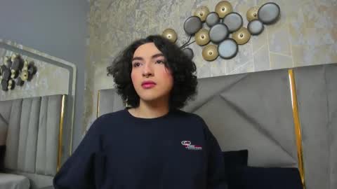 Snapshot of tomlondon_ chatting on 02.19.25   online show from 02.19.25