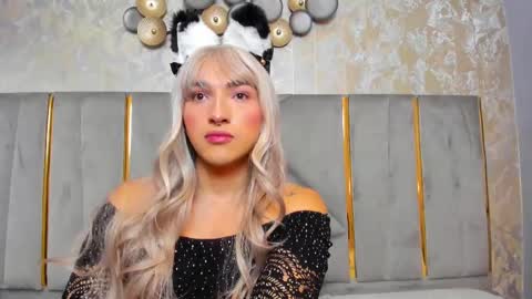Snapshot of tomlondon_ chatting on 02.19.25   online show from 02.19.25