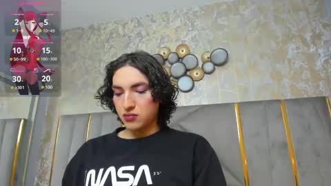 Snapshot of tomlondon_ chatting on 02.25.25   online show from 02.25.25