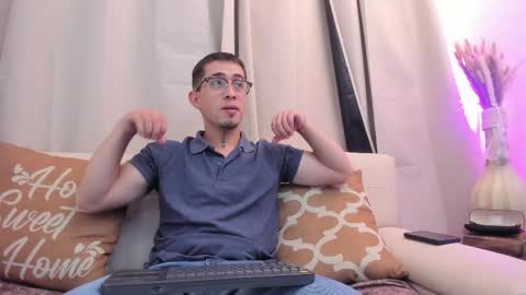 Snapshot of tommas_johnson chatting on 02.13.26 Tomas online show from 02.13.26