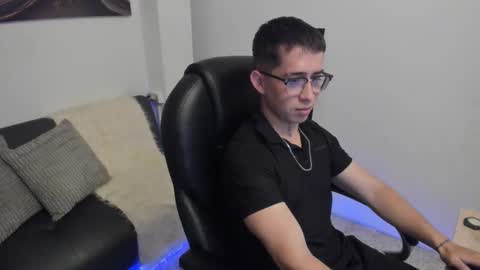 Snapshot of tommas_johnson chatting on 02.24.26 Tomas online show from 02.24.26